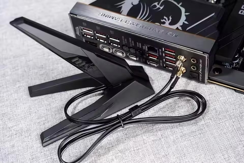 هوائي واي فاي 7 أصلي من MSI مع - مراجعة Z890 Wi-Fi 7 Motherboard وسعره